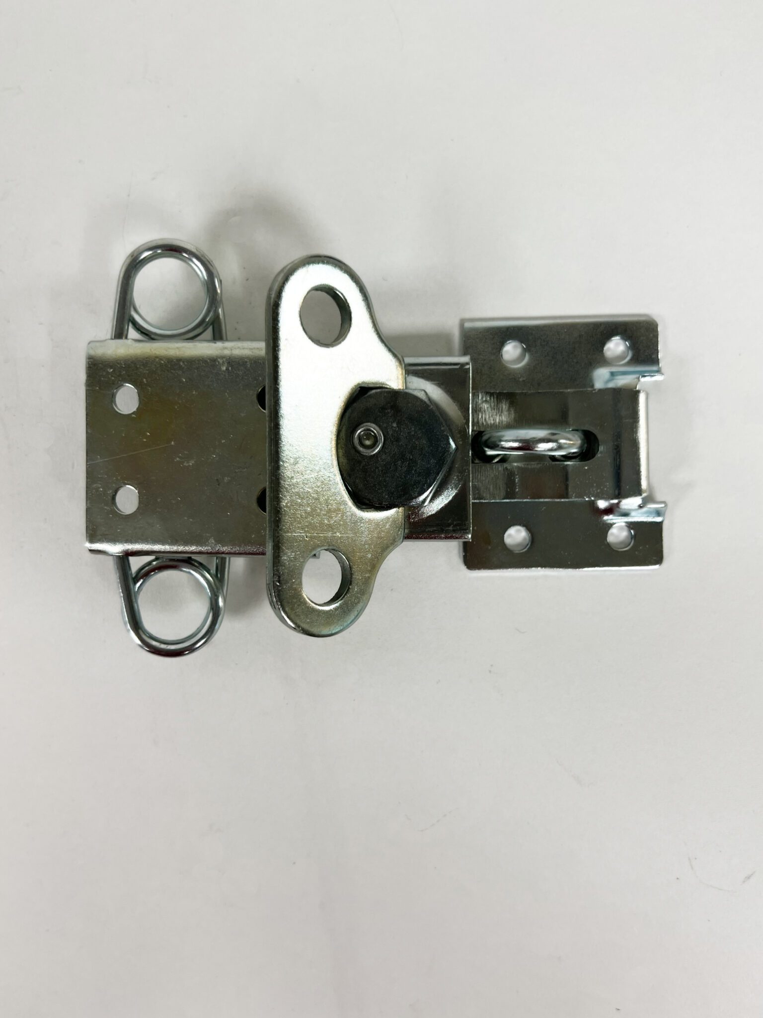 A metal latch with two hooks attached to it.